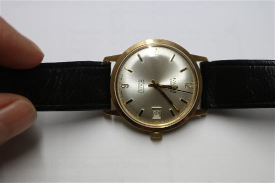 A gentlemans Swiss 9ct gold automatic wrist watch retailed by Walsh Brothers,